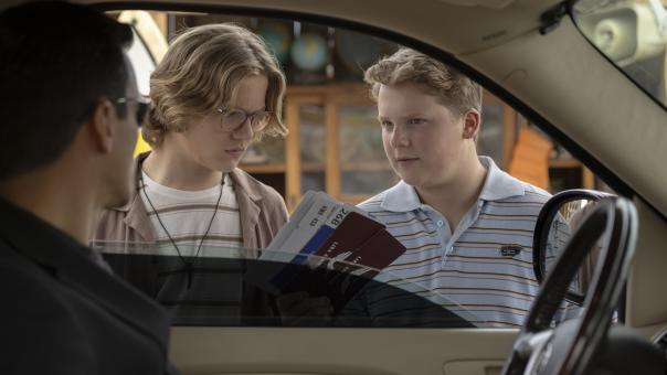 Bob Andrews (Levi Brandl) & Justus Jonas (Julius Weckauf) in Sony Pictures' DIE DREI ??? – TOTENINSEL Foto von: Tomás Correa © Wiedemann und Berg Film GmbH/Deutsche Columbia Pictures Filmproduktion GmbH