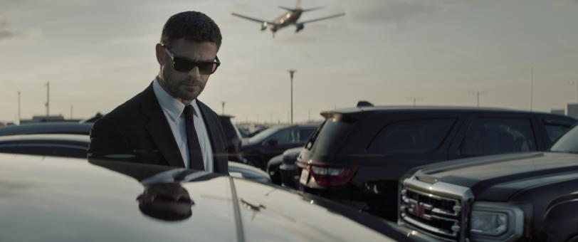 Chris Hemsworth incarne « Davis » dans CRIME 101.  © 2026 Amazon MGM Studios Content Services LLC