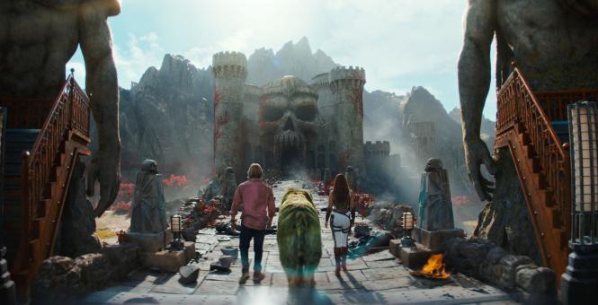 Adam (Nicholas Galitzine), Teela (Camila Mendes) und Cringer in MASTERS OF THE UNIVERSE.  © 2026 Amazon MGM Studios Content Services LLC